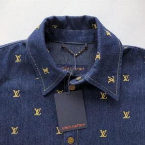 LOUIS VUITTON EMBROIDERED SIGNATURE SHORT-SLEEVED DENIM SHIRT - V048