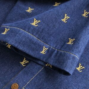 LOUIS VUITTON EMBROIDERED SIGNATURE SHORT-SLEEVED DENIM SHIRT - V048