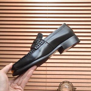 LOUIS VUITTON LOUIS LOAFER - T059