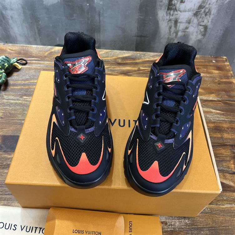 LOUIS VUITTON LV RUNNER TATIC SNEAKER - L099