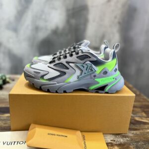 LOUIS VUITTON LV RUNNER TATIC SNEAKER - L100