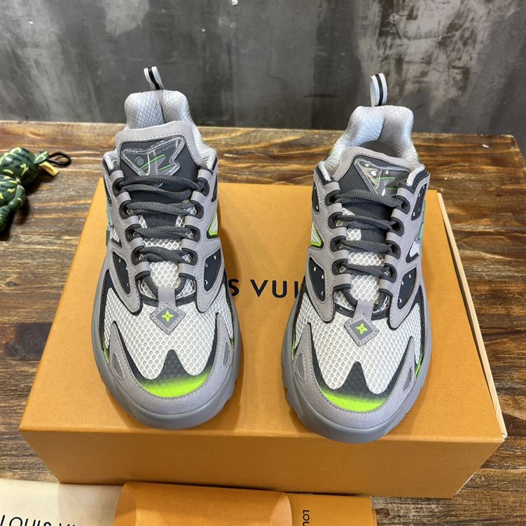 LOUIS VUITTON LV RUNNER TATIC SNEAKER - L100