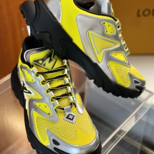 LOUIS VUITTON LV RUNNER TATIC SNEAKER - L138