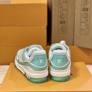 LOUIS VUITTON LV TRAINER SNEAKER - L109