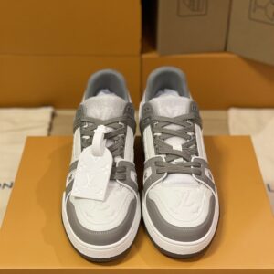 LOUIS VUITTON LV TRAINER SNEAKER - L110