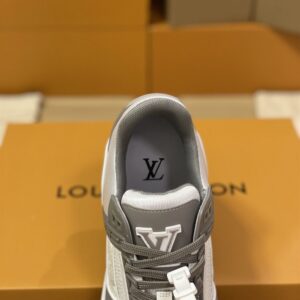 LOUIS VUITTON LV TRAINER SNEAKER - L110