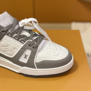 LOUIS VUITTON LV TRAINER SNEAKER - L110