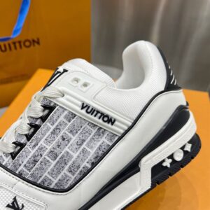 LOUIS VUITTON LV TRAINER SNEAKER - L124