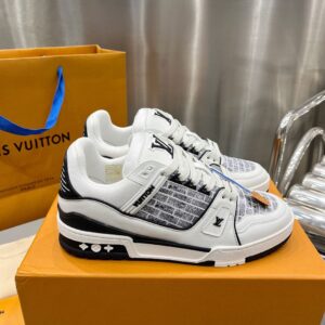 LOUIS VUITTON LV TRAINER SNEAKER - L124