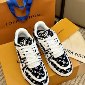 LOUIS VUITTON LV TRAINER SNEAKER BLACK - L134