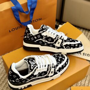 LOUIS VUITTON LV TRAINER SNEAKER BLACK - L134