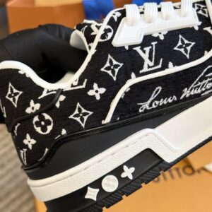 LOUIS VUITTON LV TRAINER SNEAKER BLACK - L134