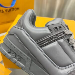 LOUIS VUITTON LV TRAINER SNEAKER GREY - L055