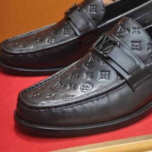 LOUIS VUITTON MAJOR LOAFER - T093