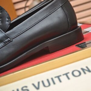 LOUIS VUITTON MAJOR LOAFER - T093