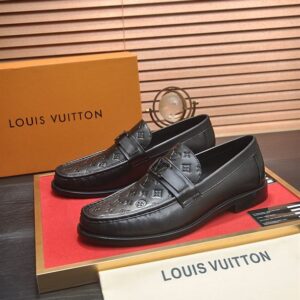 LOUIS VUITTON MAJOR LOAFER - T093