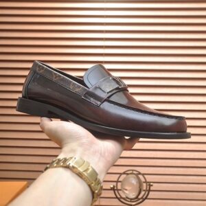 LOUIS VUITTON MAJOR LOAFER - T094