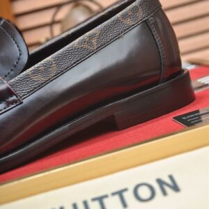 LOUIS VUITTON MAJOR LOAFER - T094