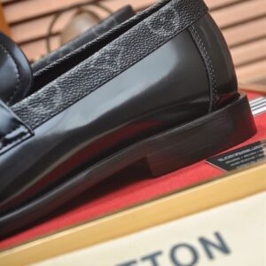 LOUIS VUITTON MAJOR LOAFER - T095