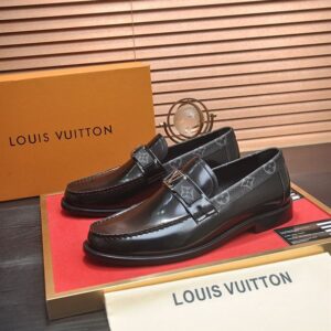 LOUIS VUITTON MAJOR LOAFER - T095