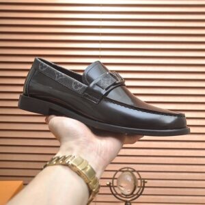 LOUIS VUITTON MAJOR LOAFER - T095