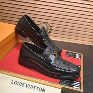 LOUIS VUITTON MAJOR LOAFER - T096