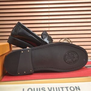 LOUIS VUITTON MAJOR LOAFER - T096