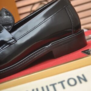 LOUIS VUITTON MAJOR LOAFER - T096