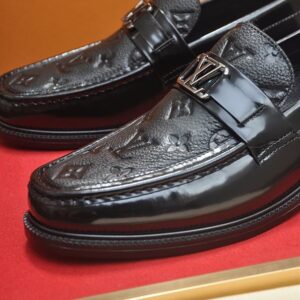 LOUIS VUITTON MAJOR LOAFER - T096