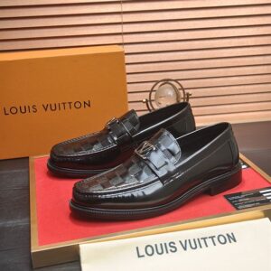 LOUIS VUITTON MAJOR LOAFER - T097