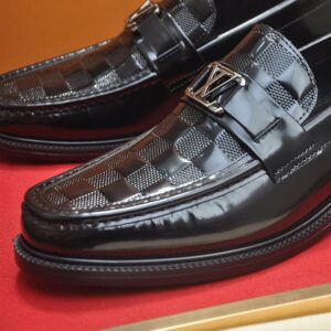 LOUIS VUITTON MAJOR LOAFER - T097