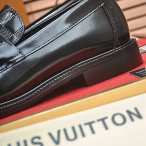 LOUIS VUITTON MAJOR LOAFER - T097