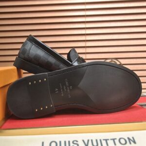 LOUIS VUITTON MAJOR LOAFER - T098