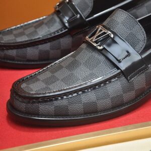 LOUIS VUITTON MAJOR LOAFER - T098