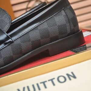 LOUIS VUITTON MAJOR LOAFER - T098