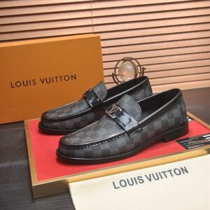 LOUIS VUITTON MAJOR LOAFER - T098