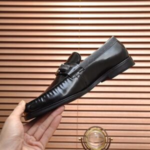 LOUIS VUITTON MAJOR LOAFER - T099