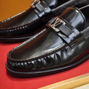 LOUIS VUITTON MAJOR LOAFER - T099