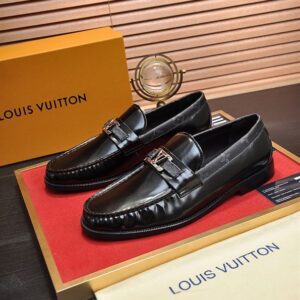 LOUIS VUITTON MAJOR LOAFER - T099