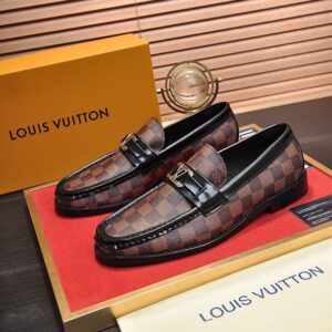 LOUIS VUITTON MAJOR LOAFER - T100