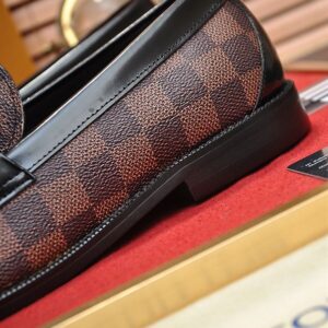 LOUIS VUITTON MAJOR LOAFER - T100