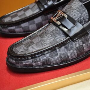 LOUIS VUITTON MAJOR LOAFER - T101