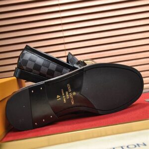 LOUIS VUITTON MAJOR LOAFER - T101