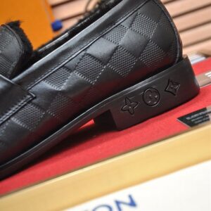 LOUIS VUITTON MAJOR LOAFER - T102