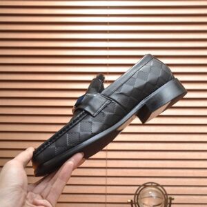 LOUIS VUITTON MAJOR LOAFER - T102