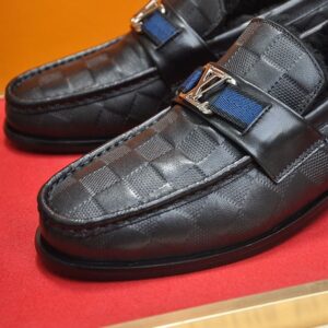 LOUIS VUITTON MAJOR LOAFER - T102