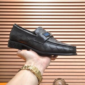 LOUIS VUITTON MAJOR LOAFER - T102