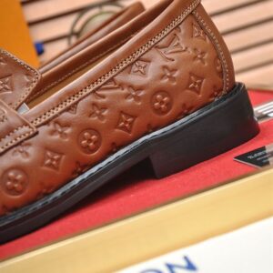 LOUIS VUITTON MAJOR LOAFER - T103