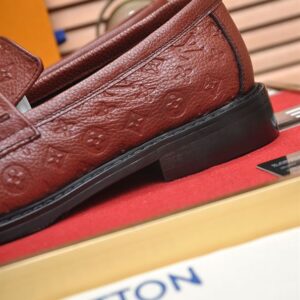 LOUIS VUITTON MAJOR LOAFER - T104