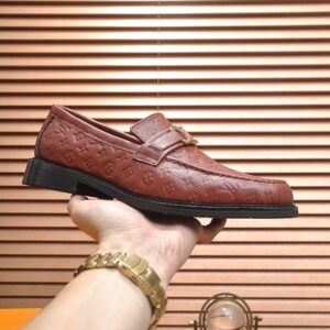 LOUIS VUITTON MAJOR LOAFER - T104